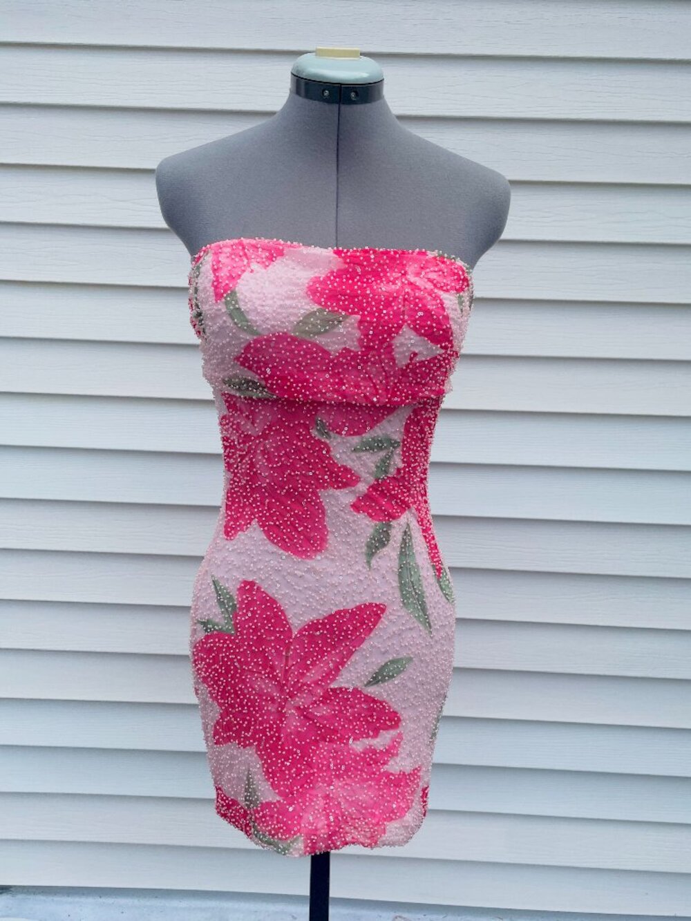 NWT Windsor Floral Beaded Mini Dress Size Medium